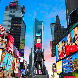 Crowne Plaza Times Square, an IHG Hotel